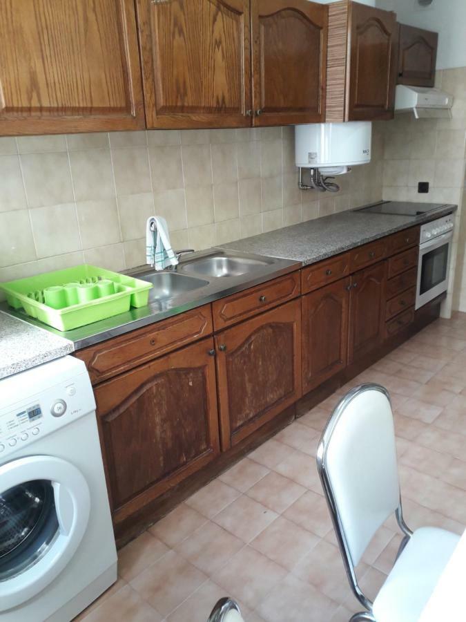 Apartment 300 Metros Do Santuario De T4 Fatima