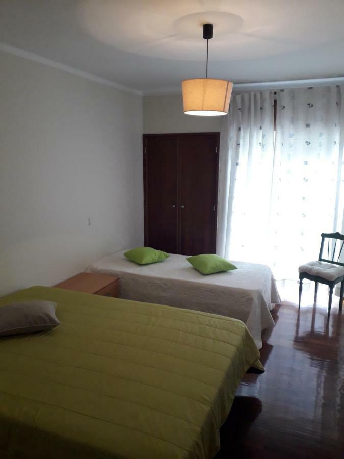 Apartment 300 Metros Do Santuario De T4 Fatima